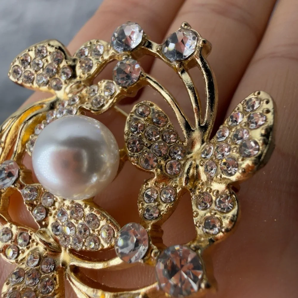 Classic vintage gold color Butterfly Brooch with Pearl Accent